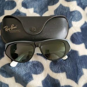 Vintage Ray Ban sunglasses w/case